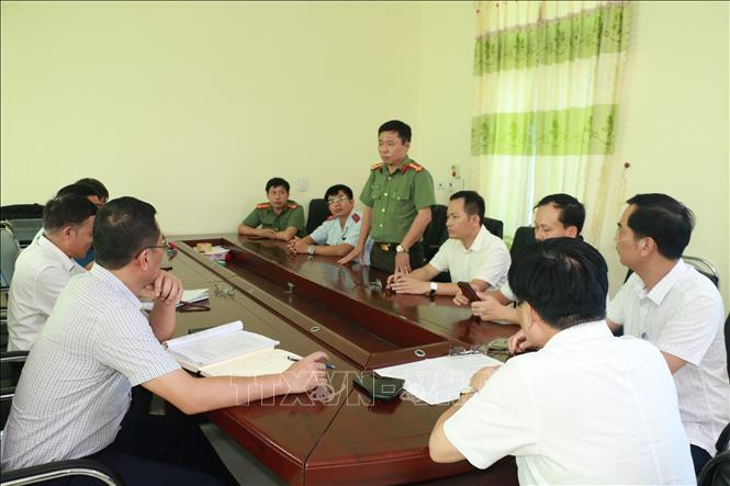 Thành viên Ban chỉ đạo kỳ thi tỉnh Nghệ An đề nghị các điểm trưởng, đội ngũ thanh tra, cán bộ, giám thị làm thi cần nêu cao trách nhiệm trong quá trình thực hiện. Ảnh: Bích Huệ - TTXVN Kỳ thi tốt nghiệp Trung học Phổ thông 2022: Hoàn tất công tác chuẩn bị tại 2.243 điểm thi trên cả nước ảnh 1