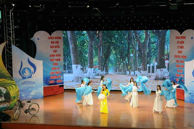 Thí sinh thể hiện phần thi “Tài năng” tại vòng Chung kết Hội thi. Ảnh: Quang Quyết - TTXVN Sơn La cổ vũ, động viên học sinh, sinh viên học tập, rèn luyện các kỹ năng thực hành xã hội ảnh 1