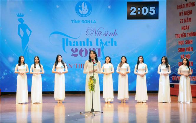 Các thí sinh xuất sắc nhất được chọn tham gia vào phần thi ứng xử tại vòng Chung kết Hội thi. Ảnh: Quang Quyết - TTXVN Sơn La cổ vũ, động viên học sinh, sinh viên học tập, rèn luyện các kỹ năng thực hành xã hội ảnh 3
