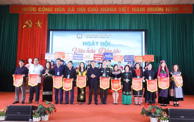 Tạo sân chơi bổ ích cho học sinh dân tộc thiểu số tỉnh Lạng Sơn ảnh 4