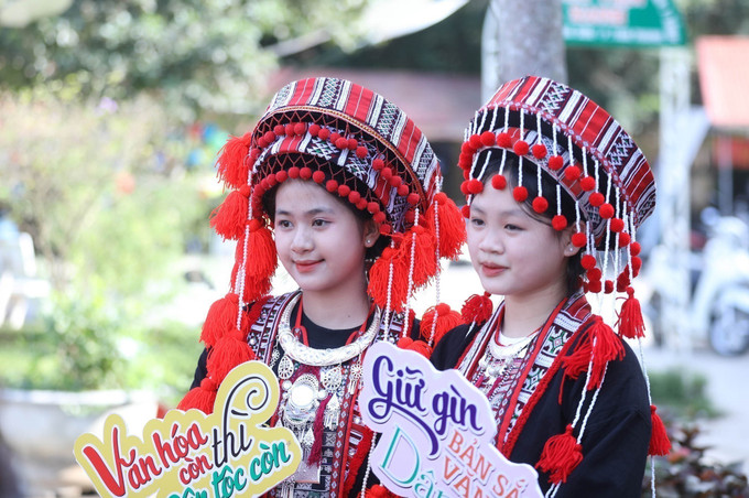 Học sinh các trường dự Ngày hội văn hóa dân tộc các trường Phổ thông dân tộc nội trú. Ảnh: Anh Tuấn – TTXVN Tạo sân chơi bổ ích cho học sinh dân tộc thiểu số tỉnh Lạng Sơn ảnh 2