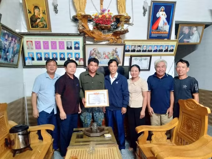 Nghệ An: Biểu dương tấm gương dũng cảm cứu người đuối nước trên sông Giăng ảnh 1