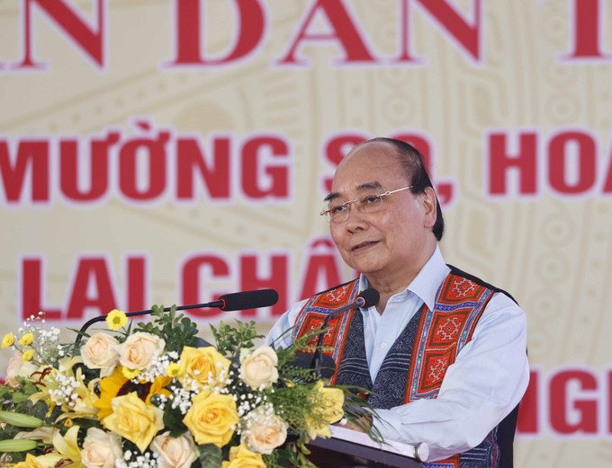 Chủ tịch nước Nguyễn Xuân Phúc phát biểu. Ảnh: Thống Nhất - TTXVN Chủ tịch nước Nguyễn Xuân Phúc dự Ngày hội Đại đoàn kết toàn dân tộc tại Phong Thổ, Lai Châu ảnh 2