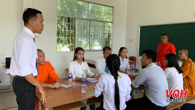 Một tiết học của Khoa Ngôn ngữ - Văn hóa - Nghệ thuật Khmer Nam Bộ, Trường Đại học Trà Vinh. Ảnh: voh.com.vn Phát triển nguồn nhân lực người dân tộc thiểu số vùng Đồng bằng sông Cửu Long ảnh 1