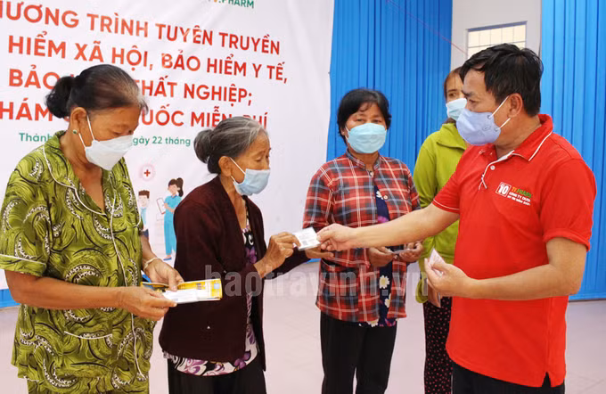 Trà Vinh tiếp tục hỗ trợ bảo hiểm y tế cho người thuộc hộ nghèo vừa thoát nghèo ảnh 1