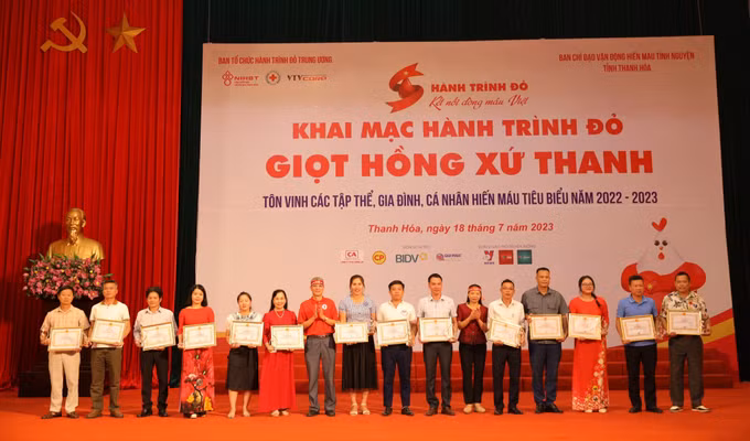 Hơn 2.000 tình nguyện viên tham gia Ngày hội “Giọt hồng xứ Thanh” ảnh 3