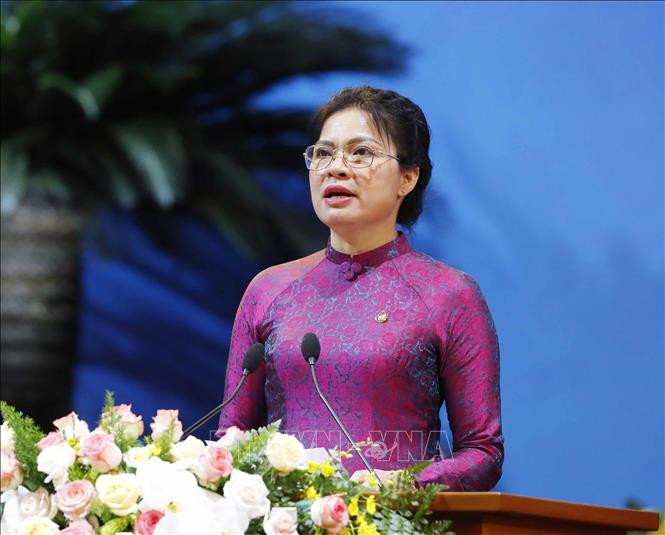 Bà Hà Thị Nga, Uỷ viên Trung ương Đảng, Chủ tịch Hội Liên hiệp Phụ nữ Việt Nam khoá XII báo cáo Đề án nhân sự tại đại hội. Ảnh: Phương Hoa - TTXVN Bà Hà Thị Nga tái đắc cử Chủ tịch Hội Liên hiệp Phụ nữ Việt Nam khóa XIII ảnh 1