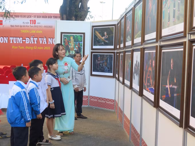 Khai mạc Triển lãm ảnh “Kon Tum – Đất và Người” ảnh 2