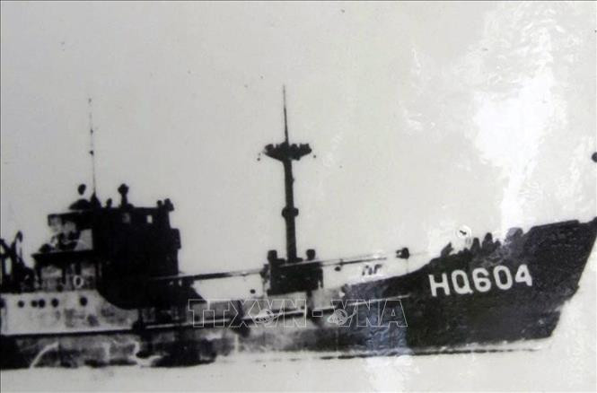 Tàu HQ-604 - con tàu bị địch bắn chìm trong cuộc chiến đấu bảo vệ chủ quyền biển đảo Tổ quốc ở Gạc Ma, ngày 14/3/1988. Ảnh: Tư liệu/TTXVN phát Linh thiêng Gạc Ma! ảnh 7