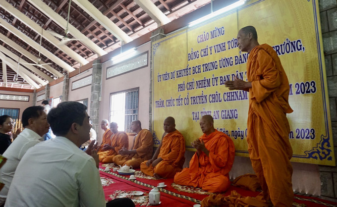 Hòa thượng Chau Ty - trụ trì chùa Soài So Tưm Nơp (An Giang) phát biểu cảm ơn đoàn công tác. Ảnh: Thanh Sang – TTXVN Ủy ban Dân tộc chúc mừng Tết cổ Chôl Chnăm Thmây của đồng bào dân tộc Khmer An Giang ảnh 4