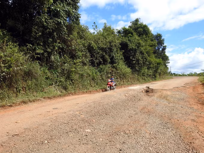 Kon Tum cần sớm sửa chữa, nâng cấp tuyến đường đi xã biên giới Đăk Long, Đăk Glei ảnh 1