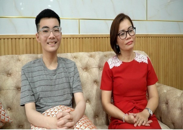 Bệnh nhân Võ Minh Bảo (sinh năm 2005, ngụ tại quận Gò Vấp, Thành phố Hồ Chí Minh) đã khỏe mạnh trở lại sau khi thực hiện xạ trị toàn thân và phẫu thuật ghép tủy. Ảnh: TTXVN phát Lần đầu tiên ứng dụng xạ trị toàn thân điều trị ung thư ảnh 2