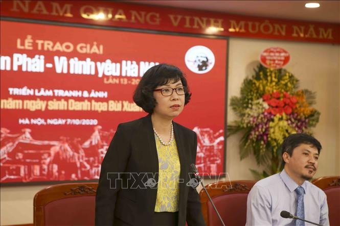 Đồng chí Vũ Việt Trang, Phó Tổng giám đốc TTXVN phát biểu tại buổi lễ. Ảnh: Tuấn Đức – TTXVN Giải Bùi Xuân Phái – Vì tình yêu Hà Nội: Vinh danh Nhạc sỹ Phú Quang ở Giải thưởng lớn ảnh 2