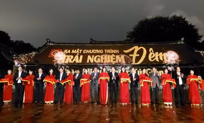 Tour đêm Văn Miếu – Quốc Tử Giám: Tinh hoa đạo học ảnh 2