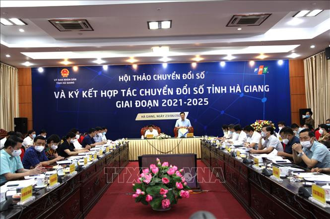 Quang cảnh buổi hội thảo. Ảnh: Minh Tâm-TTXVN Thúc đẩy chuyển đổi số toàn diện tại tỉnh Hà Giang giai đoạn 2021-2025 ảnh 1