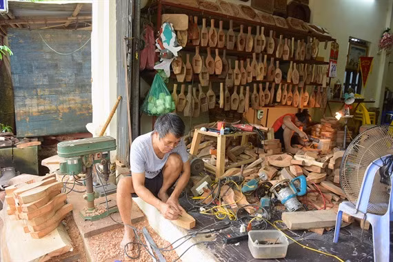 Những người “giữ lửa” nghề làm khuôn bánh Trung thu truyền thống ảnh 1