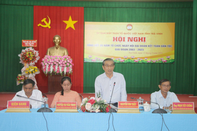 Ông Nguyễn Văn Triết, Chủ tịch Ủy ban MTTQ Việt Nam tỉnh Trà Vinh phát biểu khai mạc hội nghị. Ảnh: Phúc Sơn – TTXVN Trà Vinh nhân rộng những giá trị tốt đẹp của Ngày hội Đại đoàn kết toàn dân tộc ảnh 1
