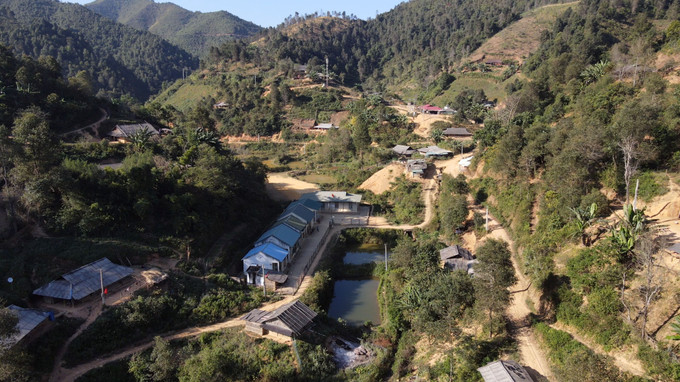 Do đặc thù địa bàn vùng cao, biên giới nên đời sống của người dân ở Sơn La còn nhiều khó khăn. Ảnh: TTXVN phát "Chắp cánh" cho học sinh nghèo vùng biên Sơn La ảnh 4