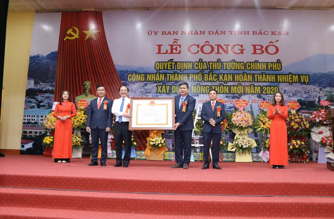 Thành phố Bắc Kạn đón Bằng công nhận đạt chuẩn nông thôn mới ảnh 1