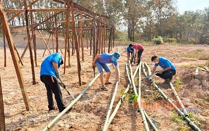 Giúp đồng bào dân tộc thiểu số thay đổi thói quen, cùng bảo vệ môi trường ở huyện Lộc Ninh ảnh 1
