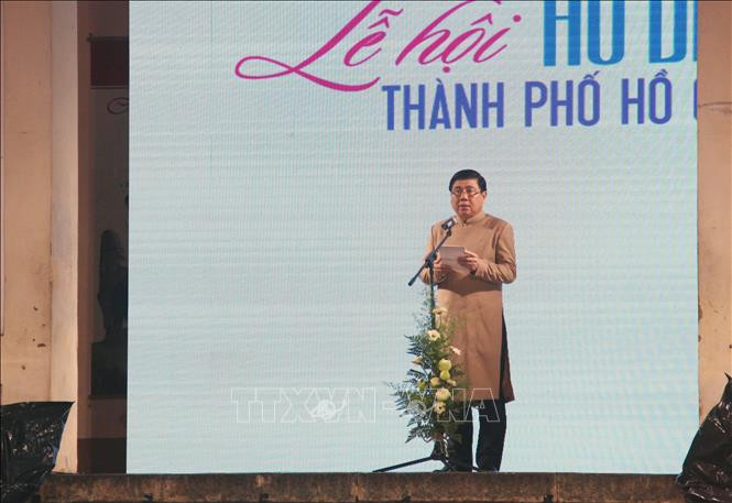 Ông Nguyễn Thành Phong, Chủ tịch UBND Thành phố Hồ Chí Minh phát biểu khai mạc. Ảnh: Mỹ Phương – TTXVN Khai mạc Lễ hội Áo dài "Tôi yêu áo dài Việt Nam" ảnh 2