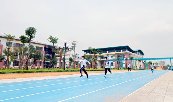 Đường chạy ở Trường Trung học cơ sở trọng điểm tại huyện Vĩnh Tường. Ảnh: vinhphuc.edu.vn Vĩnh Phúc tăng cường đầu tư cơ sở vật chất cho giáo dục ảnh 2