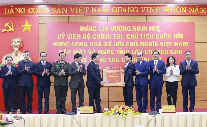 Chủ tịch Quốc hội Vương Đình Huệ thăm làm việc, chúc Tết tại tỉnh Lào Cai ảnh 2