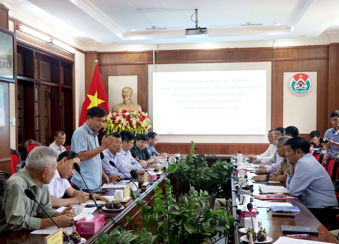 Thứ trưởng Nguyễn Hoàng Hiệp yêu cầu tỉnh Đắk Nông triển khai các giải pháp phòng chống, ứng phó thiên tai một cách khẩn trương, khoa học. Ảnh: Minh Hưng – TTXVN Chủ động ứng phó với thiên tai, mưa lũ bất thường tại Đắk Nông ảnh 5