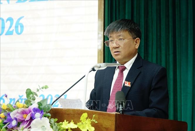 Tân Chủ tịch HĐND tỉnh Điện Biên Lò Văn Phương phát biểu tại Kỳ họp. Ảnh: Xuân Tư - TTXVN Điện Biên bầu các chức danh chủ chốt HĐND, UBND tỉnh ảnh 3
