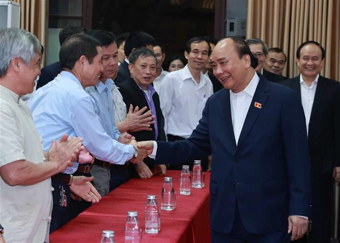 Chủ tịch nước Nguyễn Xuân Phúc với cử tri tổ đân phố số 8, phường Điện Biên, quận Ba Đình, Hà Nội. Ảnh: Thống Nhất – TTXVN Chủ tịch nước Nguyễn Xuân Phúc được cử tri nơi cư trú tín nhiệm cao, giới thiệu ứng cử đại biểu Quốc hội khóa XV ảnh 1