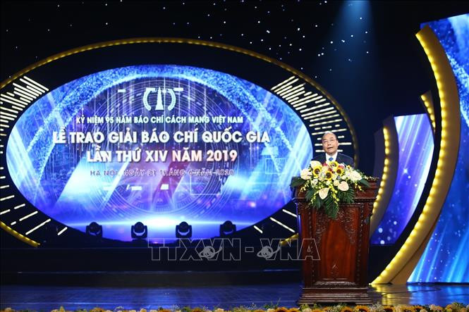 Thủ tướng Nguyễn Xuân Phúc phát biểu. Ảnh: Minh Quyết - TTXVN Lễ trao Giải Báo chí Quốc gia lần thứ XIV, năm 2019 ảnh 2