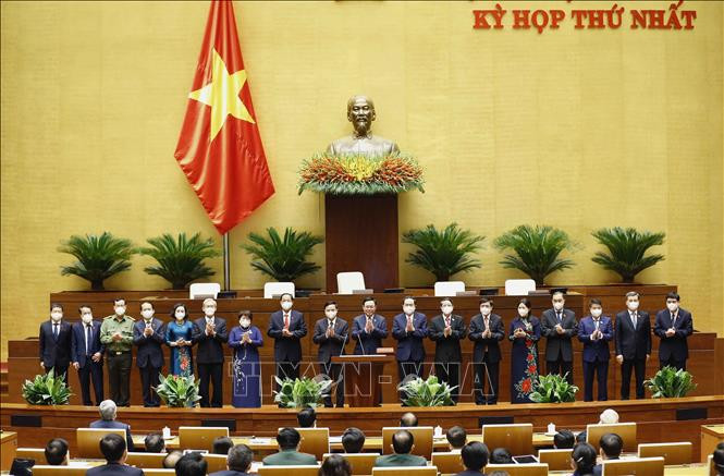Chủ tịch Quốc hội Vương Đình Huệ và các Phó Chủ tịch Quốc hội, Ủy viên Ủy ban Thường vụ Quốc hội khóa XV ra mắt Quốc hội, đồng bào và cử tri cả nước. Ảnh: Doãn Tấn – TTXVN Kỳ họp thứ nhất, Quốc hội khóa XV: Bầu 4 Phó Chủ tịch Quốc hội và các Ủy viên Ủy ban Thường vụ Quốc hội ảnh 7