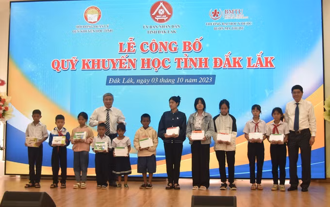 Đắk Lắk huy động các nguồn lực chăm lo cho sự nghiệp giáo dục và đào tạo ảnh 3