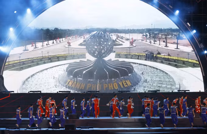 Chủ tịch Quốc hội Vương Đình Huệ dự Lễ công bố thành lập thành phố Phổ Yên, tỉnh Thái Nguyên ảnh 2