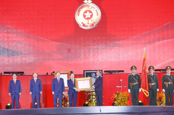 Chủ tịch Quốc hội Vương Đình Huệ dự Lễ công bố thành lập thành phố Phổ Yên, tỉnh Thái Nguyên ảnh 5