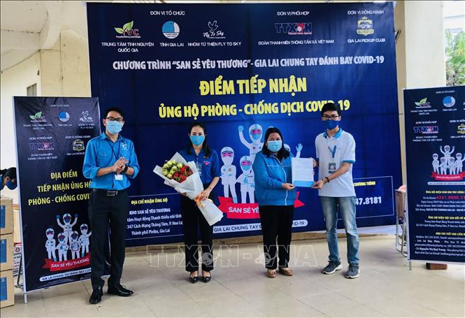 Ban tổ chức chương trình ra mắt tại Lễ phát động. Ảnh: TTXVN phát Đoàn Thanh niên TTXVN chung tay cùng Gia Lai phòng, chống dịch COVID-19 ảnh 3