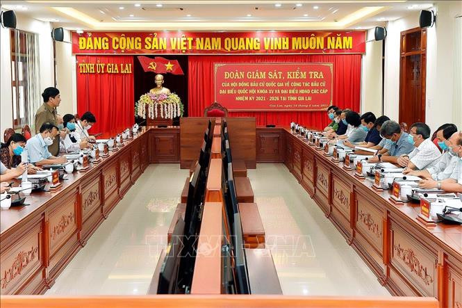 Đoàn giám sát, kiểm tra của Hội đồng bầu cử quốc gia về công tác bầu cử đại biểu quốc hội khóa XV và Đại biểu HĐND các cấp nhiệm kỳ 2021-2026 tại tỉnh Gia Lai. Ảnh: Nguyễn Hoài Nam - TTXVN Gia Lai cần tiếp tục đẩy mạnh việc tuyên truyền để số lượng cử tri đi bầu đạt cao nhất ảnh 2