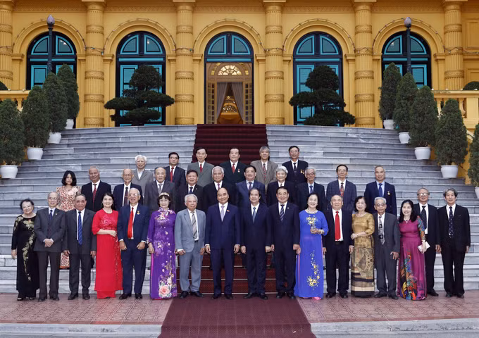 Chủ tịch nước Nguyễn Xuân Phúc: Hiếu học, tôn sư trọng đạo là bản sắc văn hoá của dân tộc và cốt cách con người Việt Nam ảnh 3