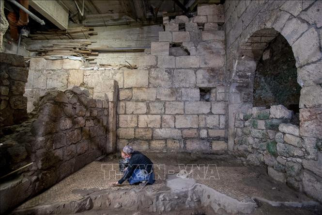 Một căn phòng cổ dưới lòng đất được phát hiện tại Jerusalem, ngày 19/5/2020. Ảnh: THX/TTXVN Israel phát lộ nhiều căn phòng cổ dưới lòng đất tại Jerusalem ảnh 1