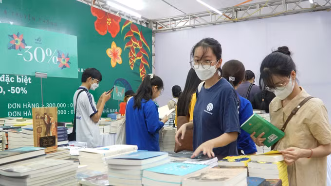 Khám phá kho tàng tri thức vô tận từ sách ở Huế ảnh 2