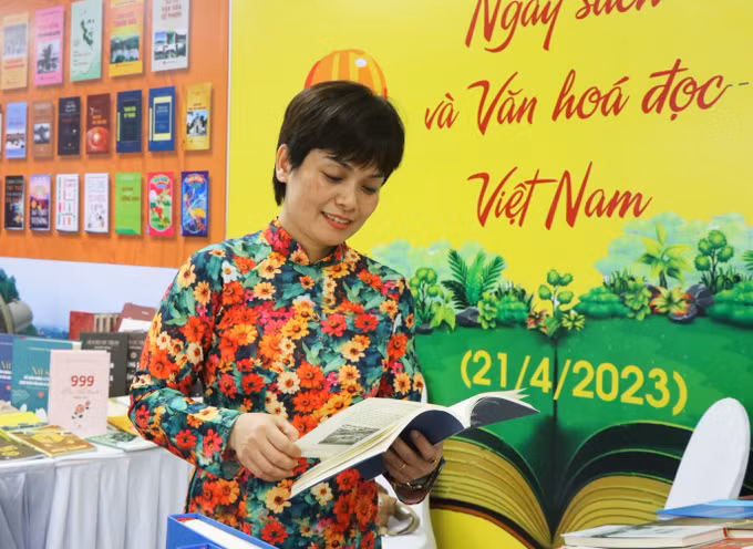 Khám phá kho tàng tri thức vô tận từ sách ở Huế ảnh 1