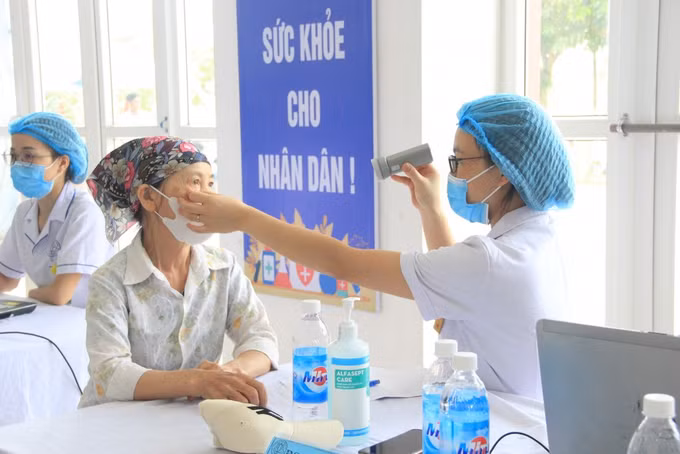 Dữ liệu về sức khỏe của người dân được quản lý, liên thông với các cơ sở y tế và bệnh viện tuyến trên ảnh 1