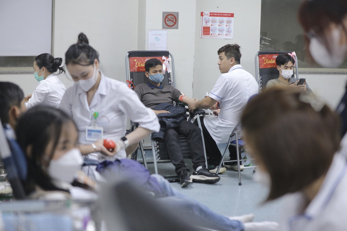 Tình nguyện viên đến đăng ký hiến máu tại Viện Huyết học – Truyền máu Trung ương. Ảnh: Minh Quyết – TTXVN Khai mạc lễ hội hiến máu lớn nhất dịp đầu Xuân ảnh 3