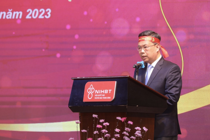 PGS.TS. Nguyễn Hà Thanh, Viện trưởng Viện Huyết học – Truyền máu Trung ương phát biểu khai mạc. Ảnh: Minh Quyết – TTXVN Khai mạc lễ hội hiến máu lớn nhất dịp đầu Xuân ảnh 2