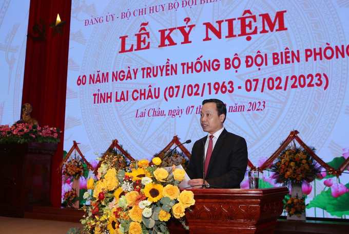 Chủ tịch UBND tỉnh Lai Châu Trần Tiến Dũng phát biểu tại Lễ kỷ niệm. Ảnh: Quý Trung – TTXVN Phát huy vai trò lực lượng Biên phòng Lai Châu trong bảo vệ biên giới ảnh 5
