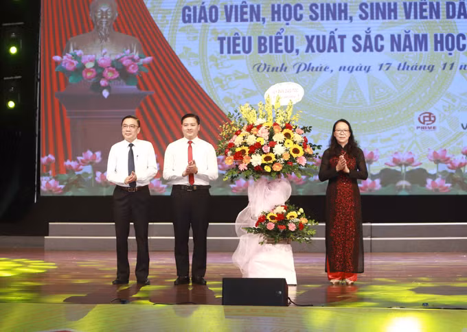 Vĩnh Phúc: Tuyên dương giáo viên, học sinh, sinh viên dân tộc thiểu số tiêu biểu ảnh 5