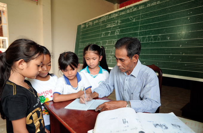 Giờ học tiếng Khmer của trẻ em ở ấp Tầm Phô, xã Tân Đông, huyện Tân Châu (Tây Ninh). Ảnh: An Hiếu Cuộc sống mới của đồng bào Khmer nơi biên giới Tây Ninh ảnh 3