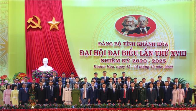Ban chấp hành Đảng bộ tỉnh Khánh Hòa nhiệm kỳ 2020 - 2025. Ảnh: Tiên Minh - TTXVN Ông Nguyễn Khắc Định tái đắc cử Bí thư Tỉnh ủy Khánh Hòa ảnh 2
