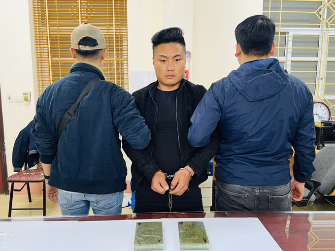 Bắt đối tượng Giàng Seo Sín vận chuyển trái phép 2 bánh heroin ảnh 1