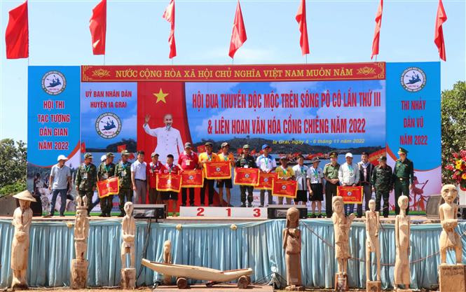 Độc đáo lễ hội đua thuyền độc mộc trên sông Pô Kô ảnh 6 Độc đáo lễ hội đua thuyền độc mộc trên sông Pô Kô ảnh 6